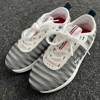 新品未使用品　ラコステ　スニーカー　USA 11 キッズ　運動靴
